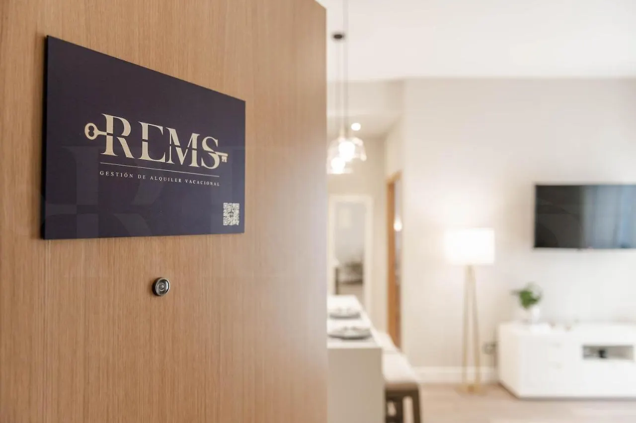 Cozy Apartment With Parking In The Center By Rems Málaga